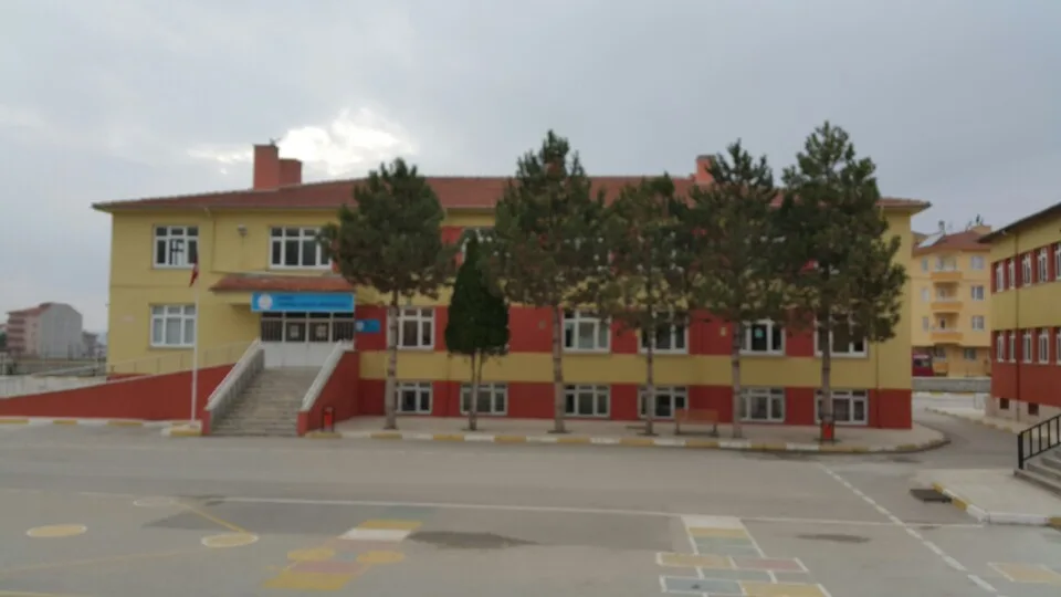 Toprak Sanayi Ortaokulu