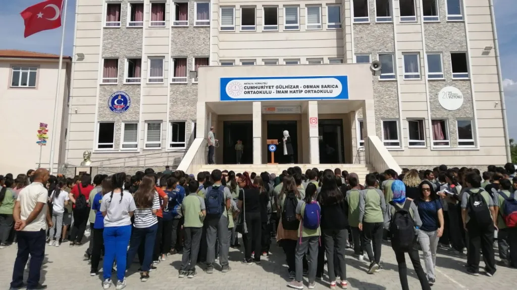 Cumhuriyet Gülhizar-Osman Sarıca Ortaokulu fotoğrafı
