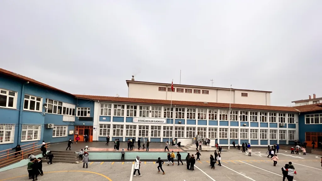 Aydınlıkevler İlkokulu