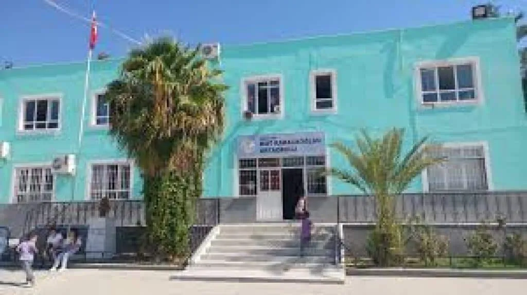 Mut Karacaoğlan Ortaokulu fotoğrafı