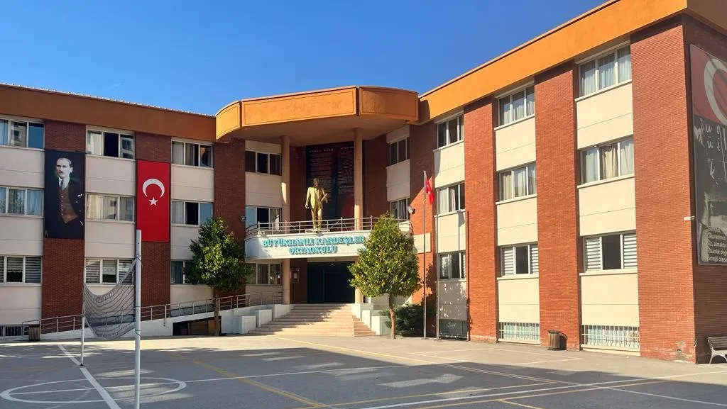Büyükhanlı Kardeşler Ortaokulu fotoğrafı