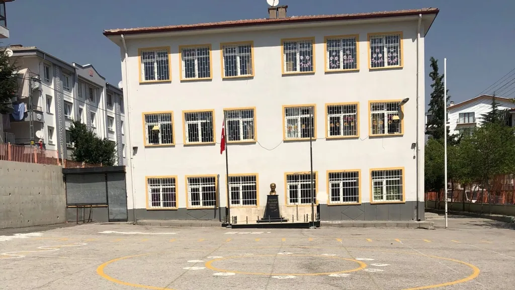 Halide Ömer Uncuoğlu İlkokulu
