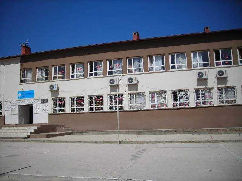 Özsoğuksu İlkokulu fotoğrafı