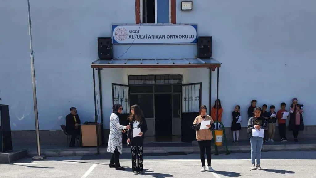 Ali Ulvi Arıkan Ortaokulu fotoğrafı