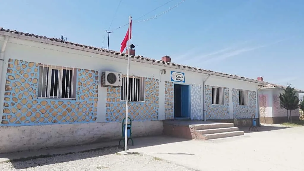 Üçevler İlkokulu