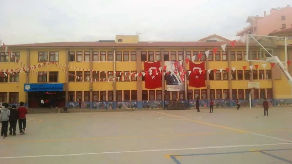 İsmail Enderuni Ortaokulu fotoğrafı