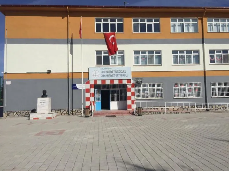 Cumhuriyet Ortaokulu fotoğrafı