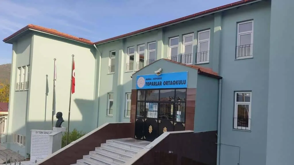 Toparlar Ortaokulu