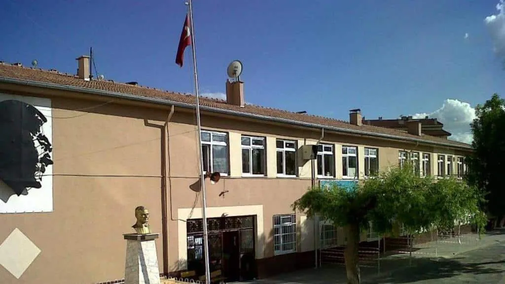 Asım Eren Ortaokulu