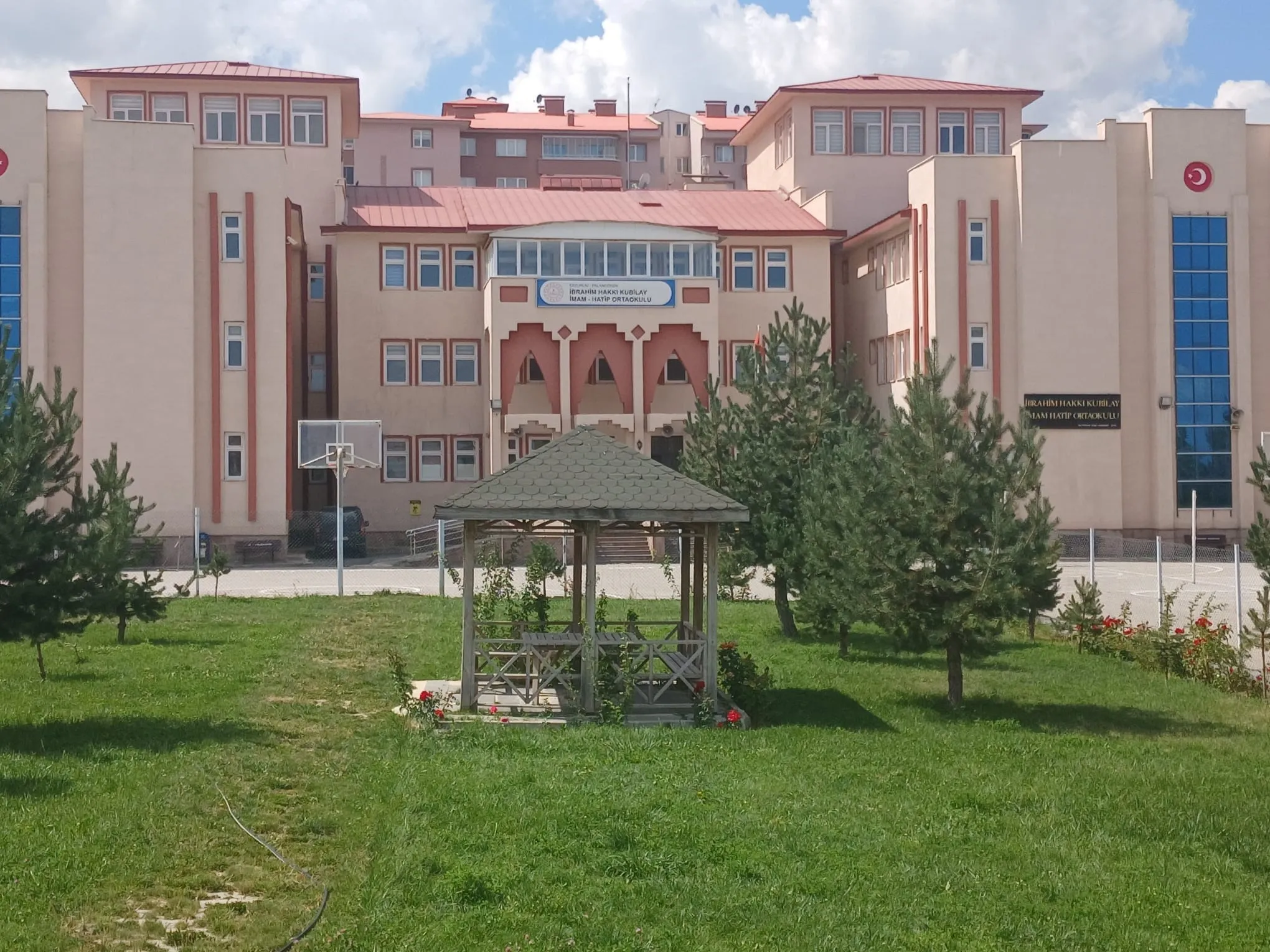 İbrahim Hakkı Ortaokulu