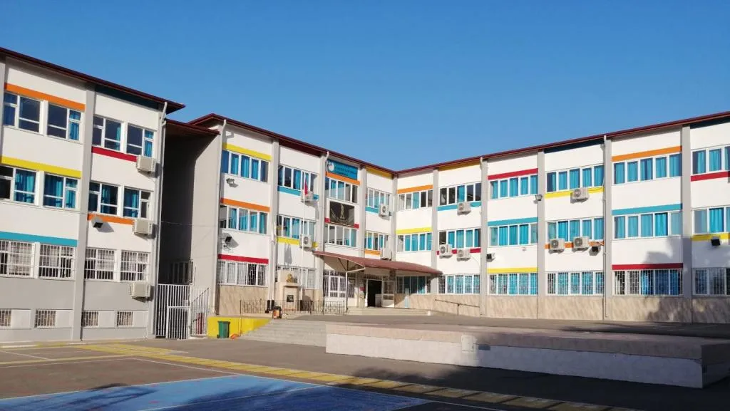 Hüseyin Avni Çöllü Ortaokulu