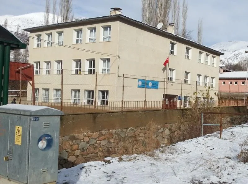 Aşağı Özbağ Gaziler Ortaokulu