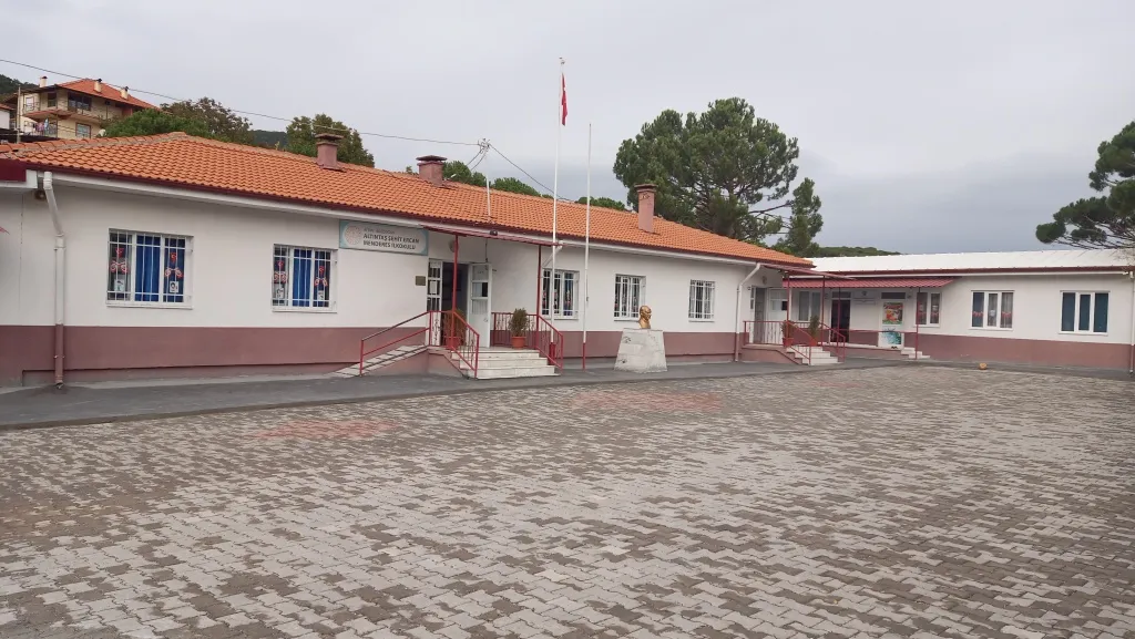Altıntaş Şehit Ercan Menderes İlkokulu fotoğrafı