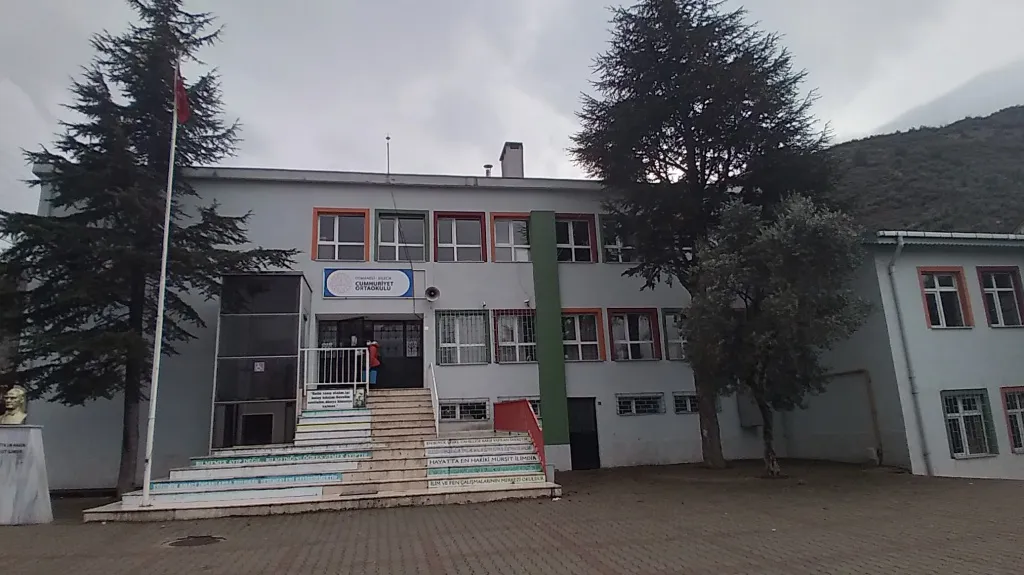 Cumhuriyet Ortaokulu fotoğrafı