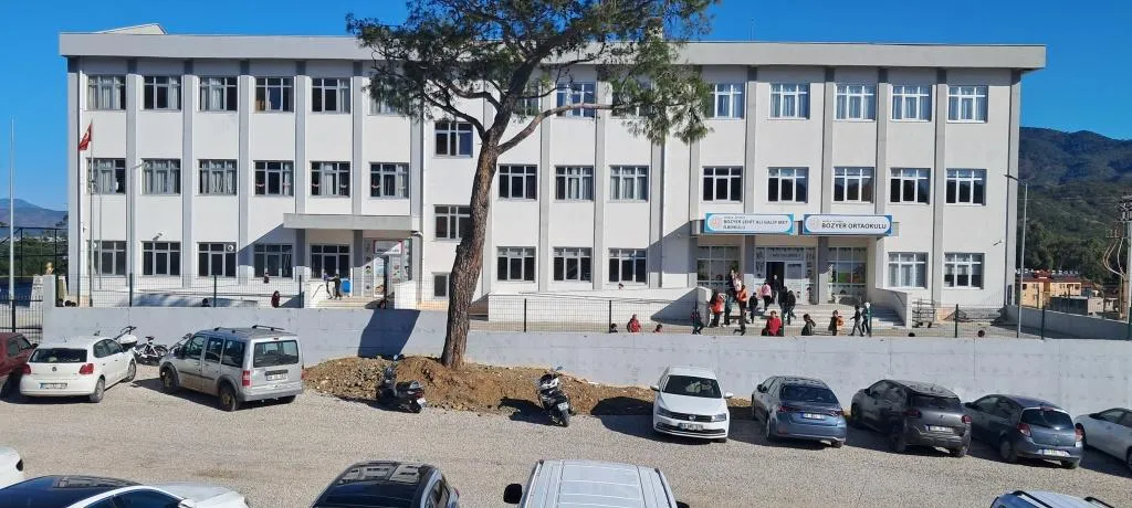Bozyer Şehit Ali Galip Met İlkokulu fotoğrafı