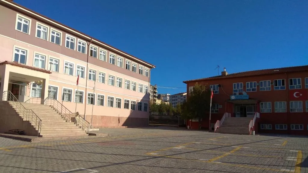 Gazi Kamil Ayhan Ortaokulu fotoğrafı