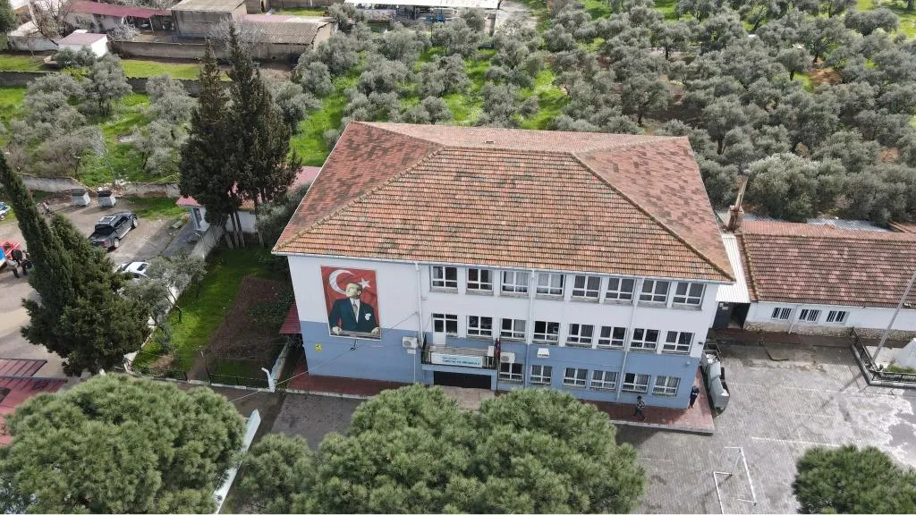 Canlı 60.Yıl Ortaokulu fotoğrafı