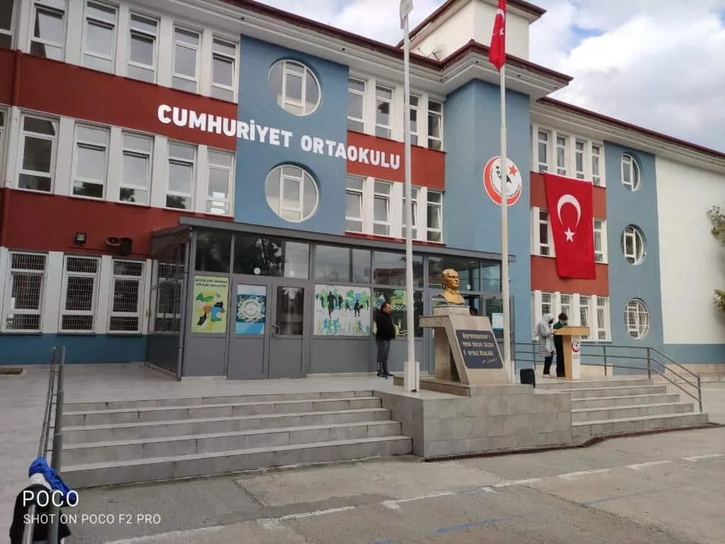Cumhuriyet Ortaokulu fotoğrafı