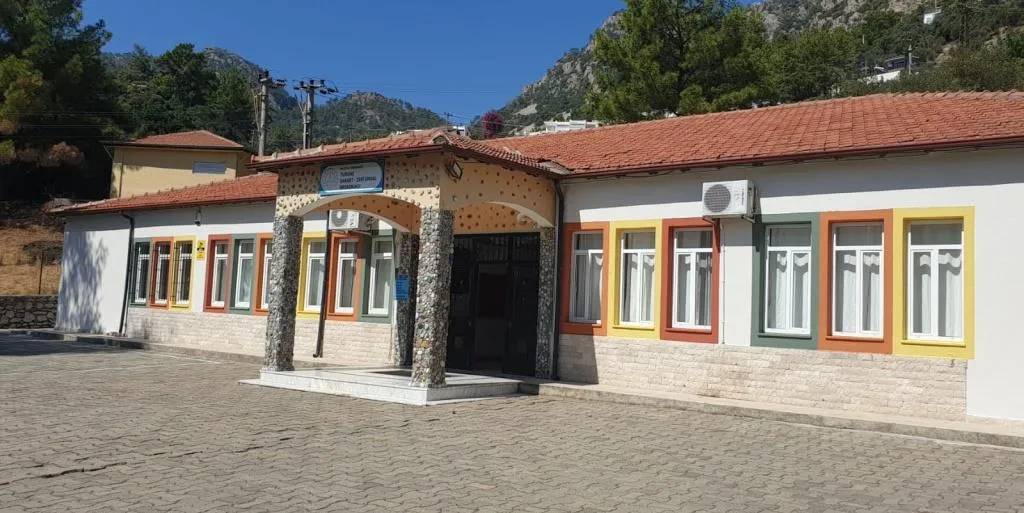 Turunç Saadet Zeki Ünsal Ortaokulu fotoğrafı