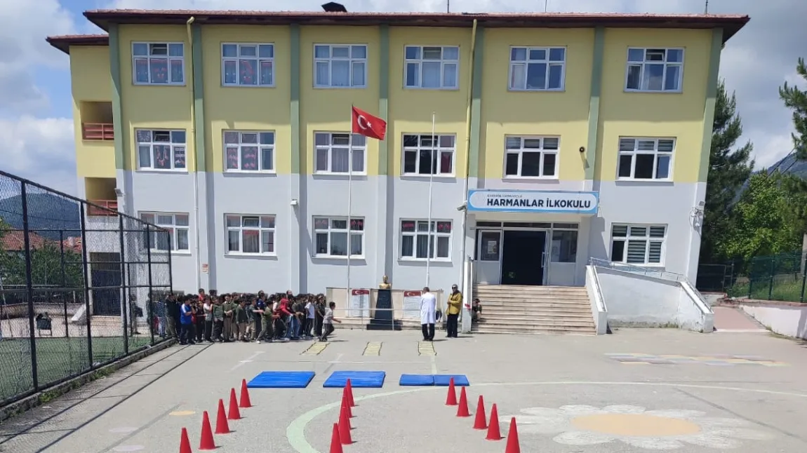 Harmanlar İlkokulu fotoğrafı