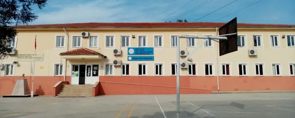 Çiftlik Ali Rıza Köse Ortaokulu fotoğrafı