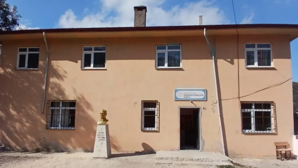 Karşıdöngel Döngellioğlu İlkokulu fotoğrafı