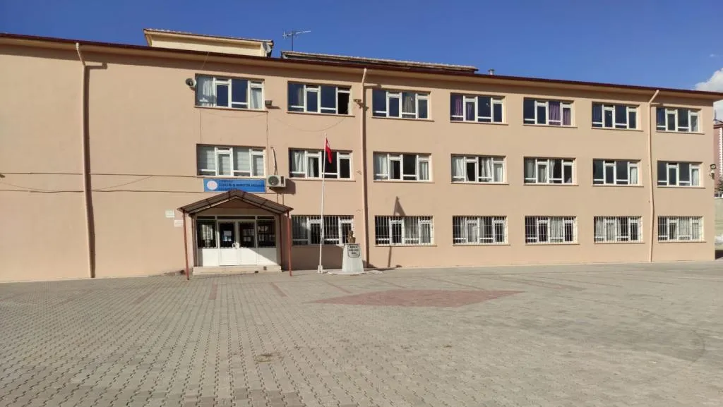 Öğretmen Muhittin Ardahan Ortaokulu fotoğrafı