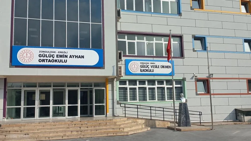 Gülüç Emin Ayhan Ortaokulu fotoğrafı