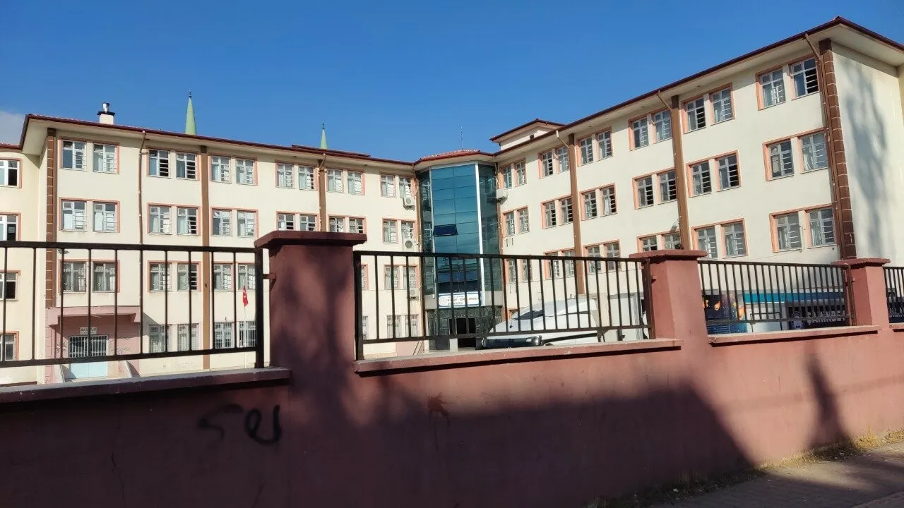 Münire Kemal Kınoğlu Ortaokulu