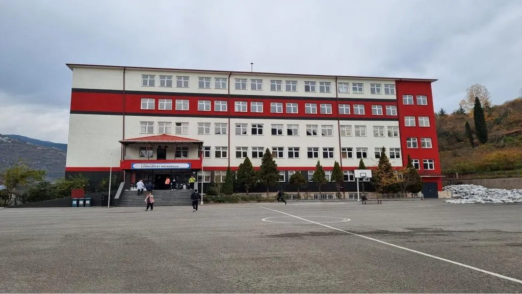 Cumhuriyet Ortaokulu fotoğrafı