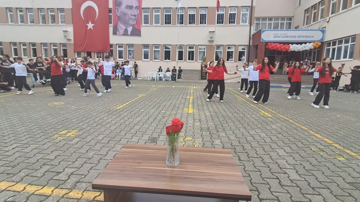 Zekai Gümüşdiş Ortaokulu fotoğrafı