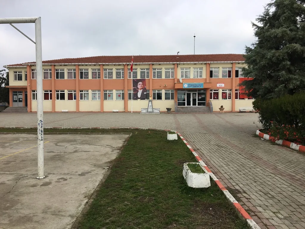 Cumhuriyet Ortaokulu fotoğrafı