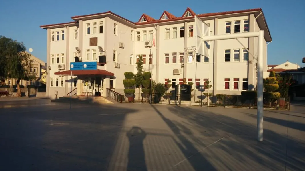 Yusuf İzzet Gökçe İlkokulu