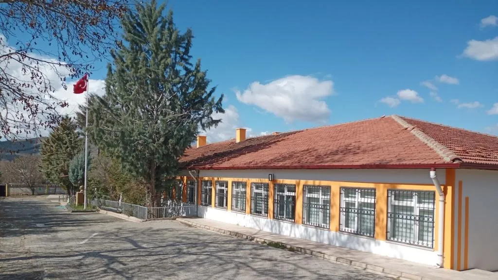 Akçakiraz Yüzbaşı Ortaokulu