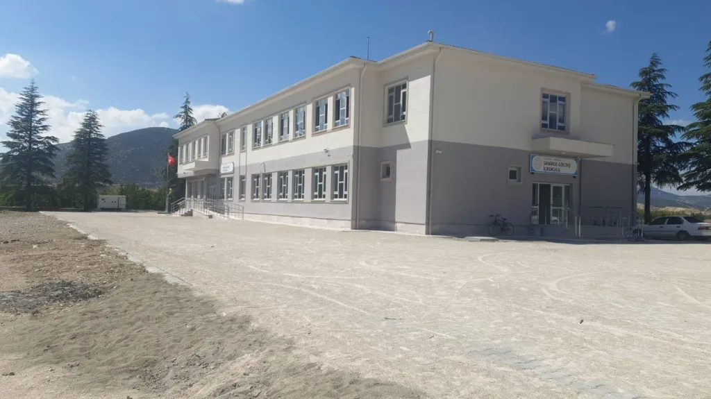 Senirce Göltaş Ortaokulu fotoğrafı
