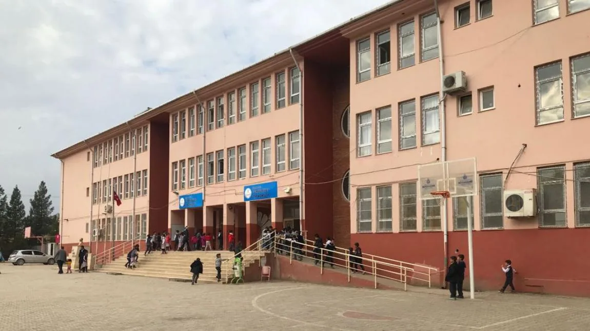 Cumhuriyet Ortaokulu fotoğrafı