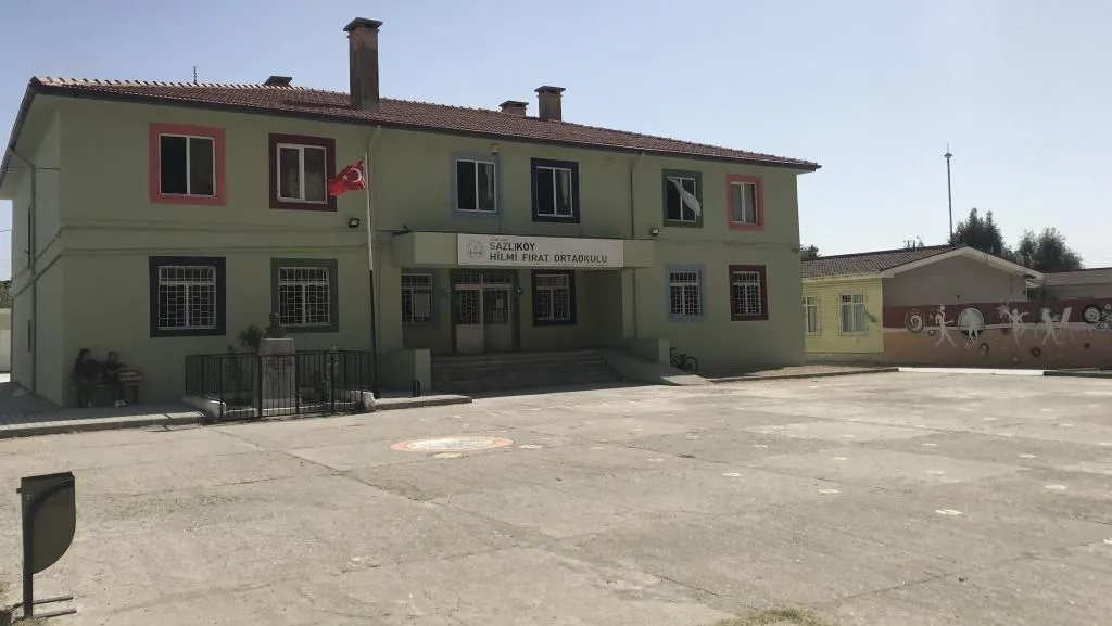 Sazlıköy Hilmi Fırat Ortaokulu fotoğrafı