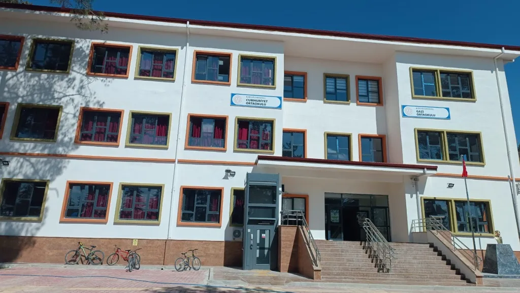 Cumhuriyet Ortaokulu fotoğrafı