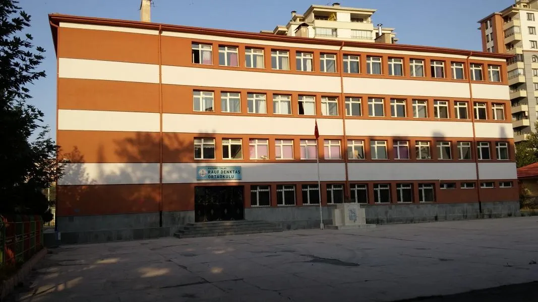 Rauf Denktaş Ortaokulu fotoğrafı