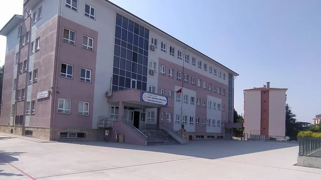 Şehit Jandarma Uzman Çavuş Okan Dinçer Ortaokulu