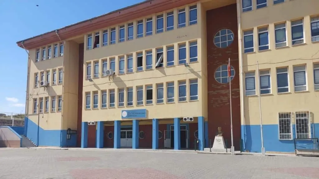 Şehit Er Serdar Amak Ortaokulu