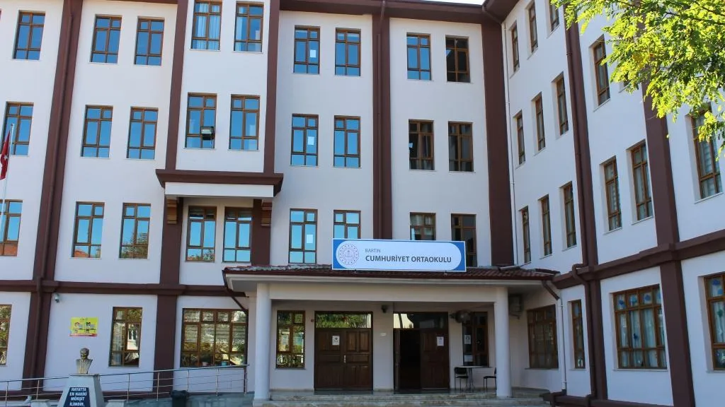 Cumhuriyet Ortaokulu fotoğrafı