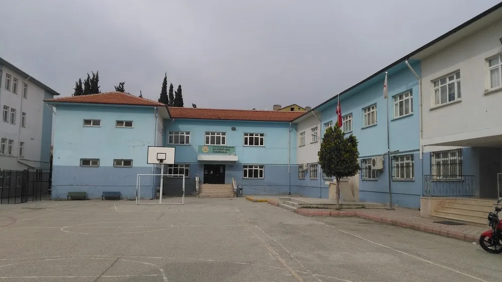 Ali Hikmet Paşa Ortaokulu fotoğrafı
