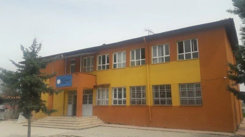 Nergisli Cumhuriyet Ortaokulu