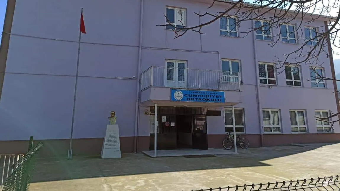 Cumhuriyet Ortaokulu fotoğrafı