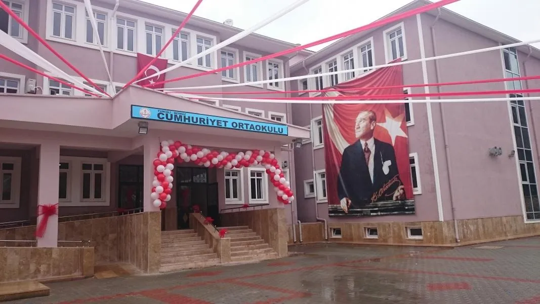 Cumhuriyet Ortaokulu fotoğrafı