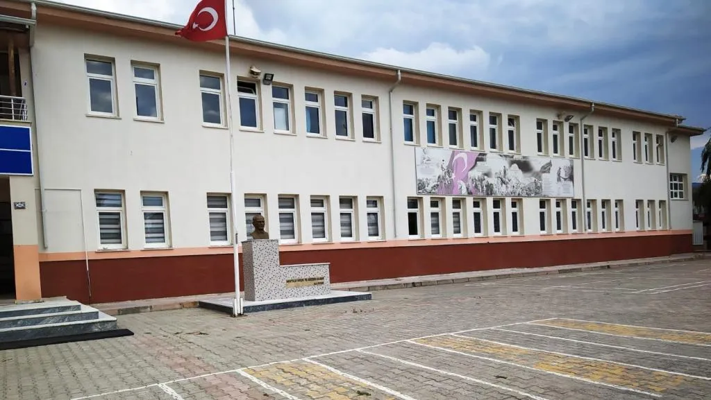 Cumhuriyet Ortaokulu fotoğrafı