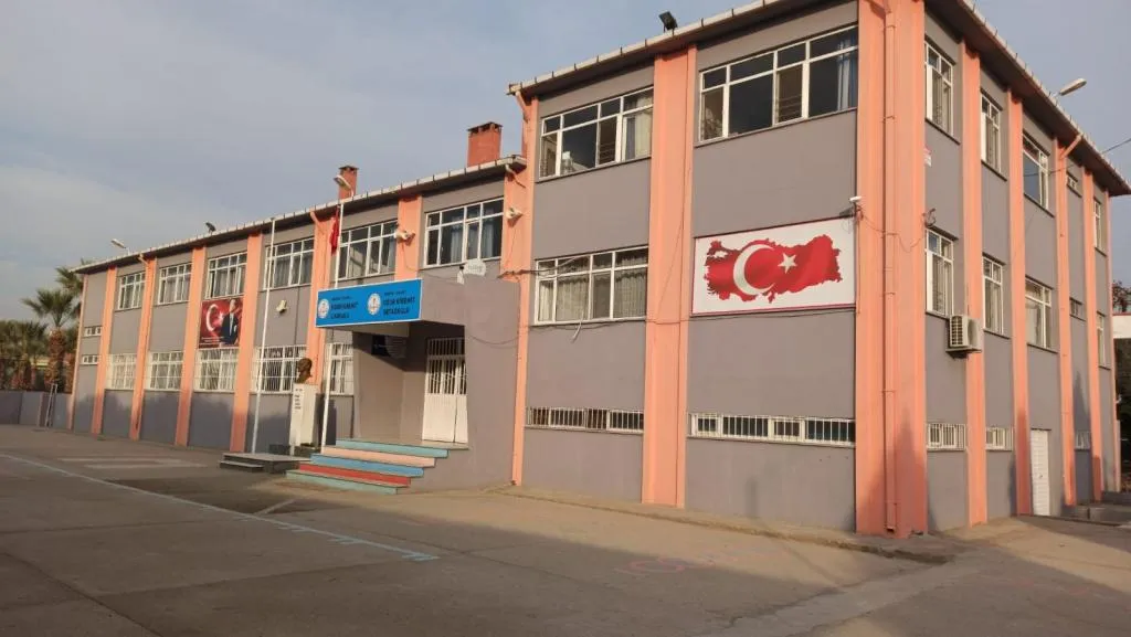 Uğur Kiremit Ortaokulu