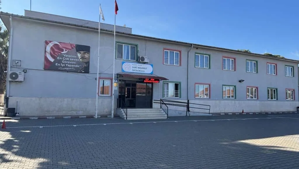 Sart Mahmut Ortaokulu fotoğrafı