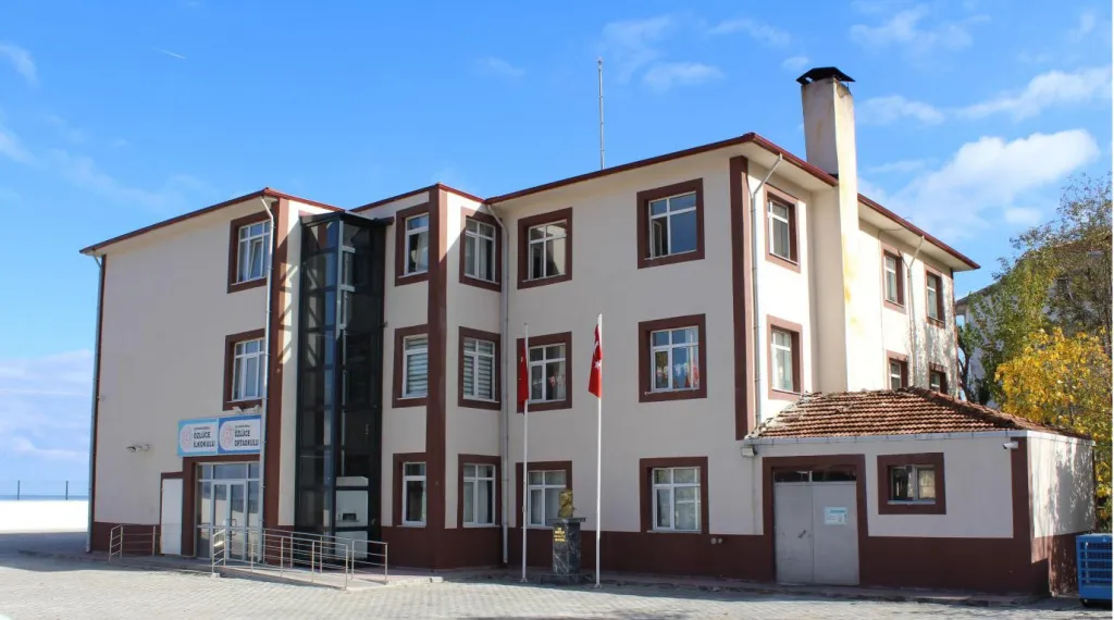 Özlüce İlkokulu fotoğrafı